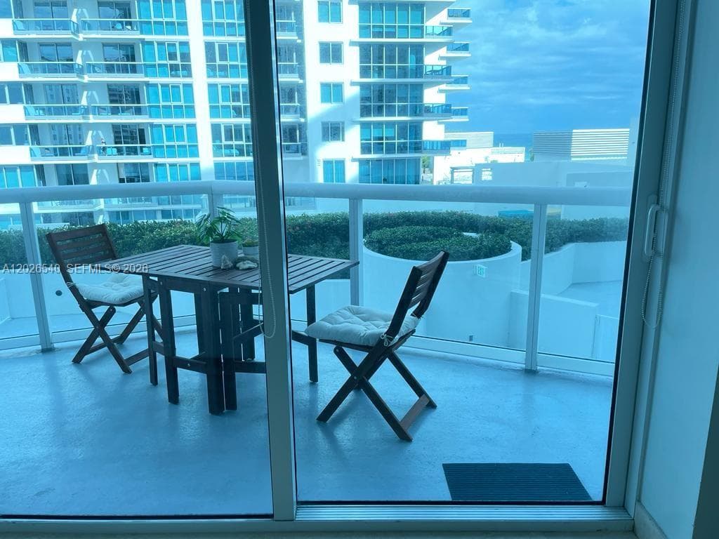 A12026540 — Miami Beach — 6