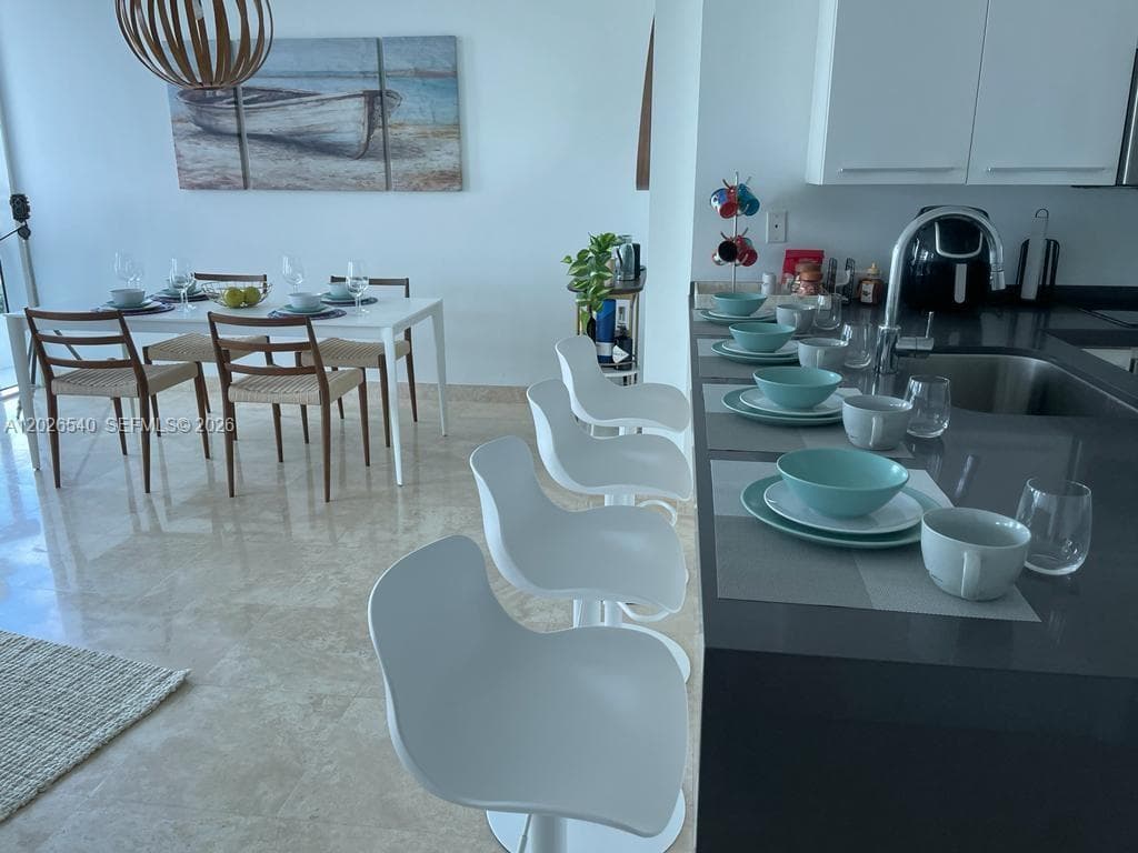 A12026540 — Miami Beach — 13