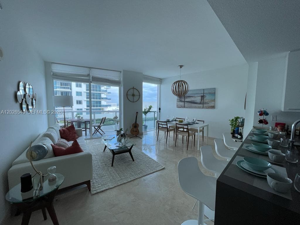 A12026540 — Miami Beach — 12