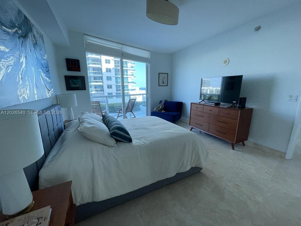 A12026540 — Miami Beach — 22