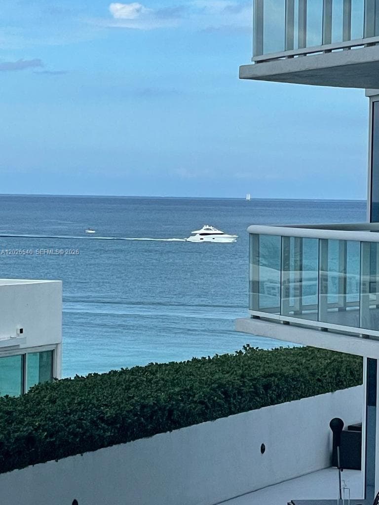 A12026540 — Miami Beach — 3