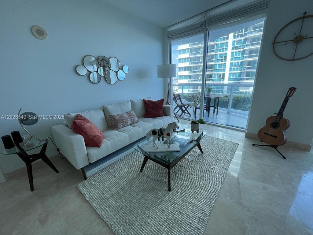 A12026540 — Miami Beach — 5