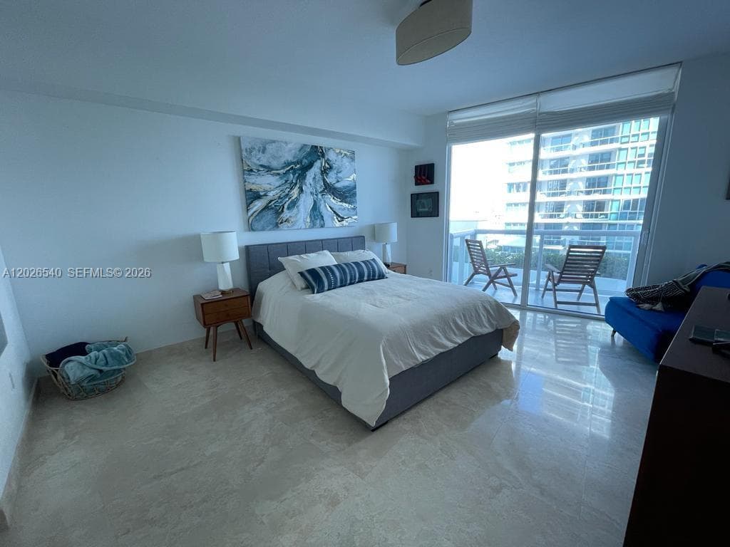 A12026540 — Miami Beach — 20