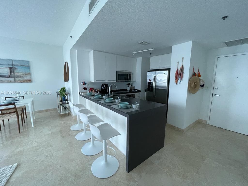 A12026540 — Miami Beach — 14