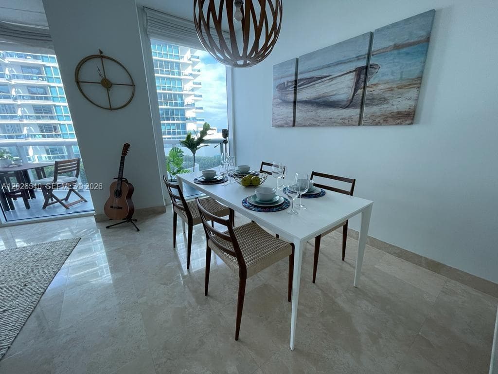 A12026540 — Miami Beach — 15