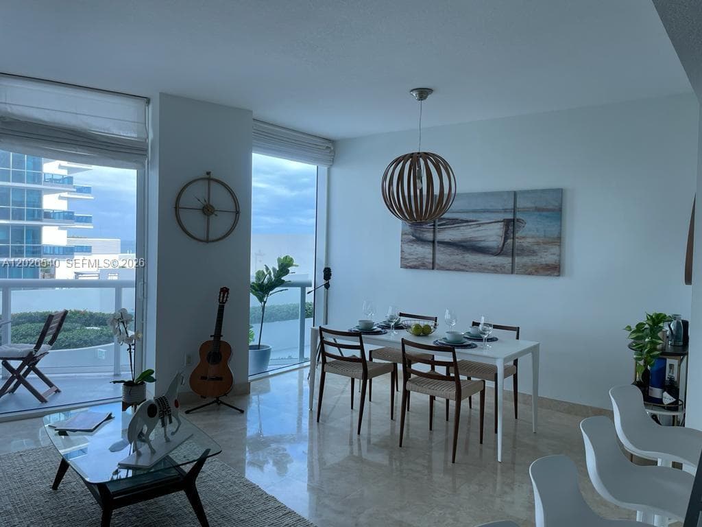 A12026540 — Miami Beach — 19