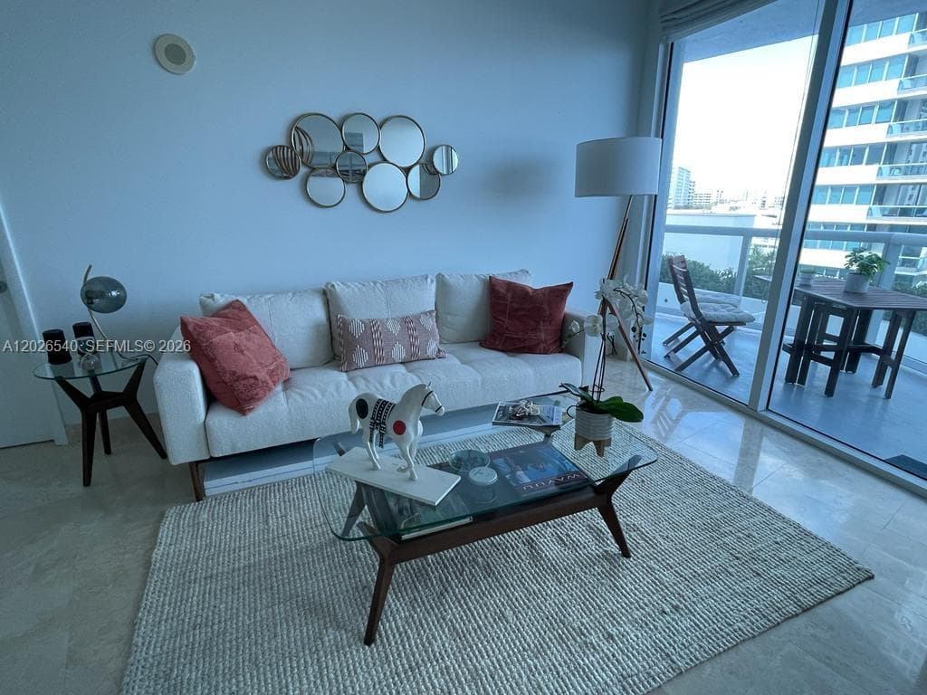 A12026540 — Miami Beach — 4
