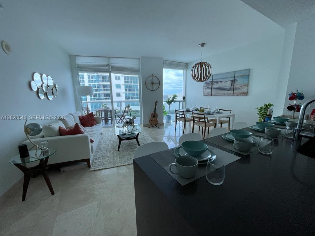 A12026540 — Miami Beach — 8
