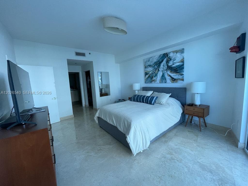 A12026540 — Miami Beach — 21