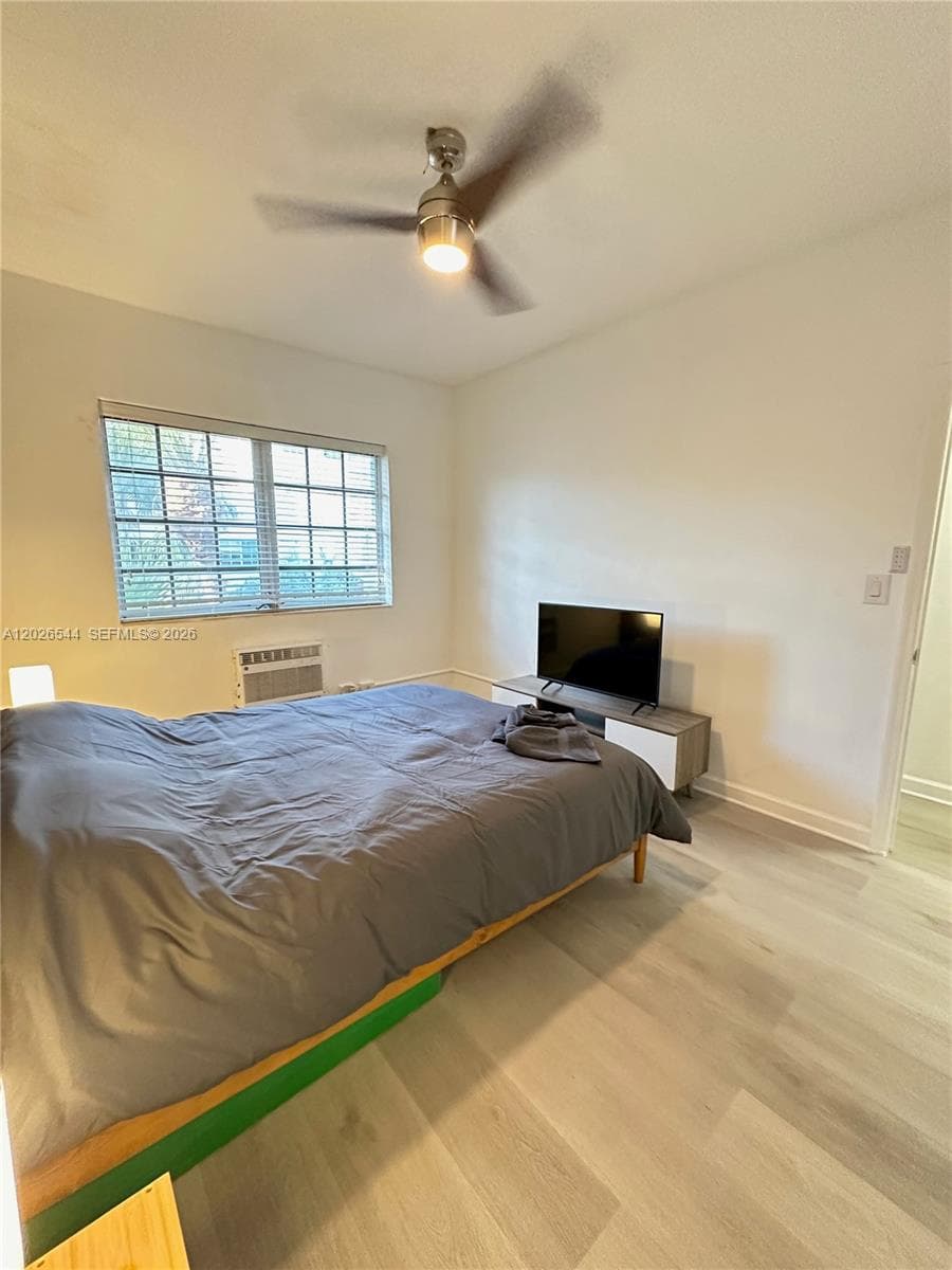 A12026544 — Miami Beach — 10