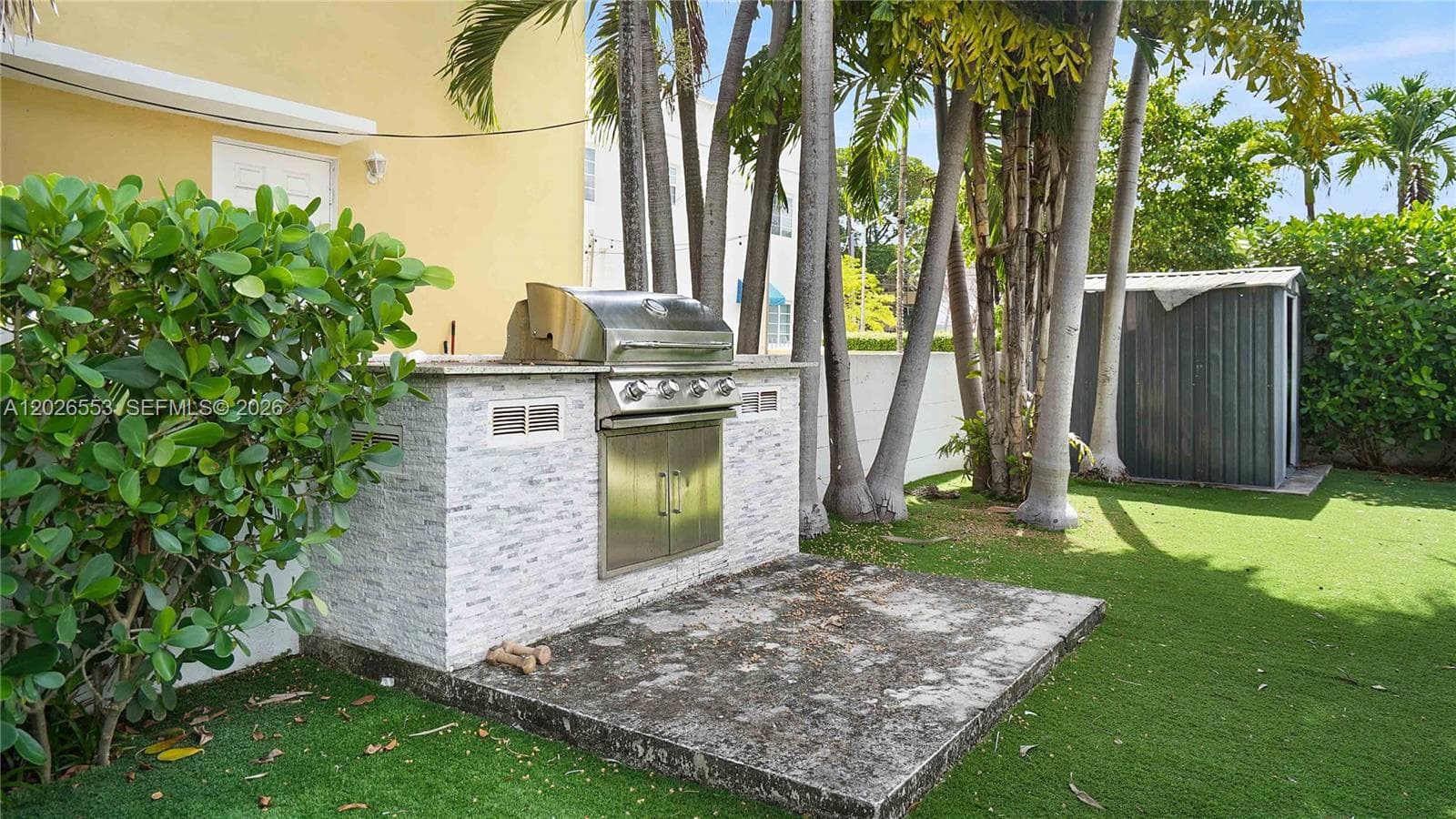 A12026553 — Miami Beach — 33