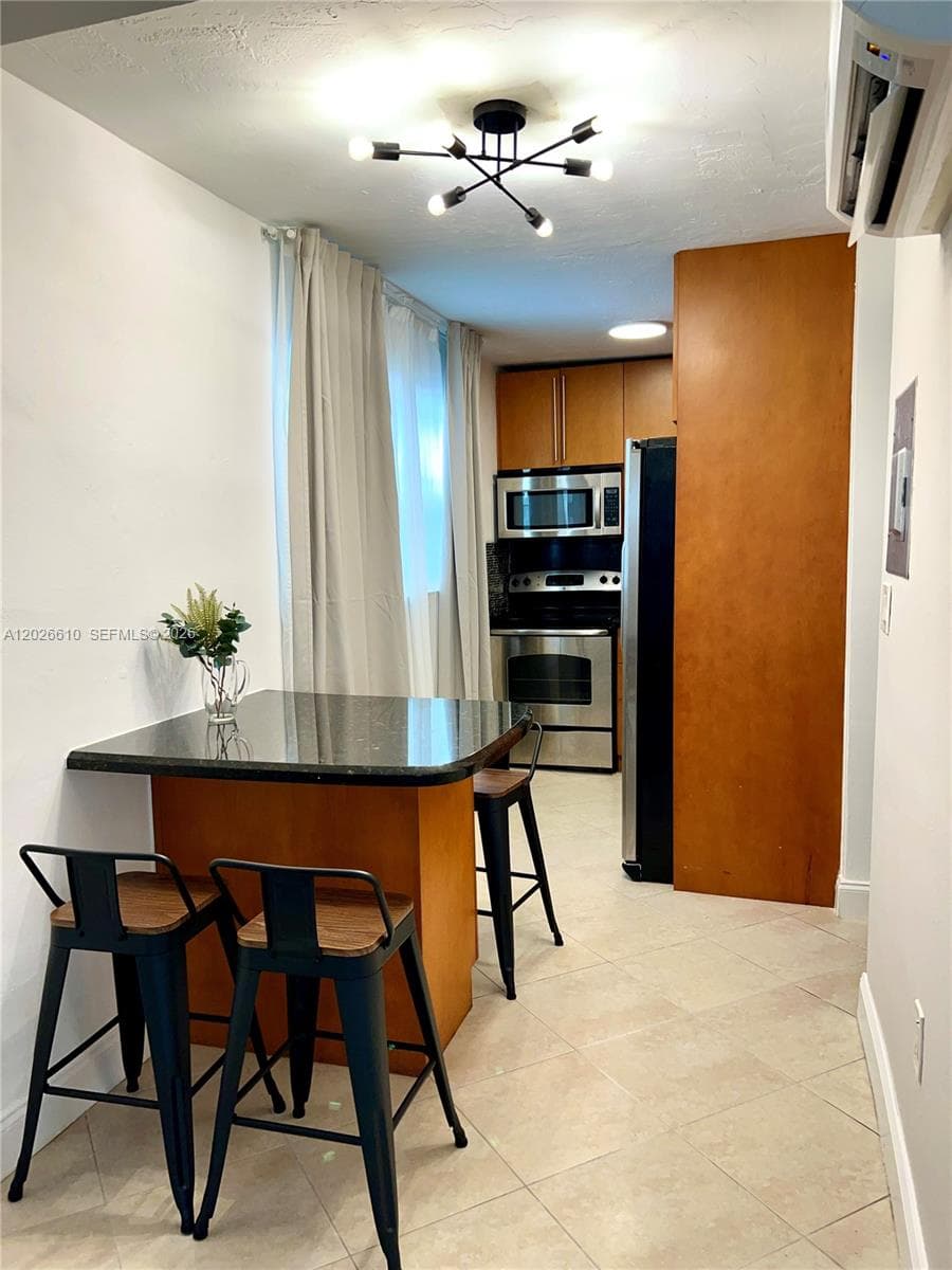 A12026610 — Miami Beach — 6