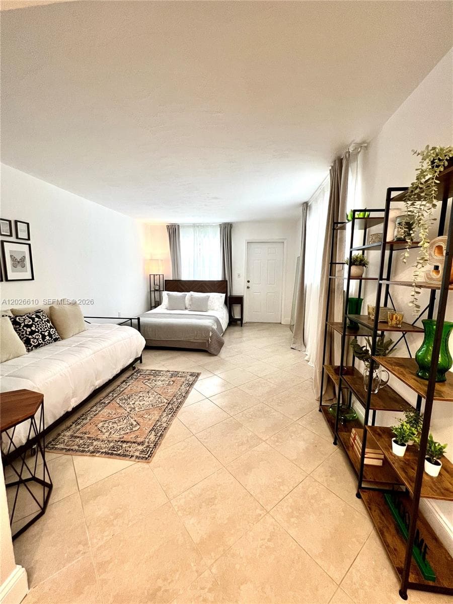 A12026610 — Miami Beach