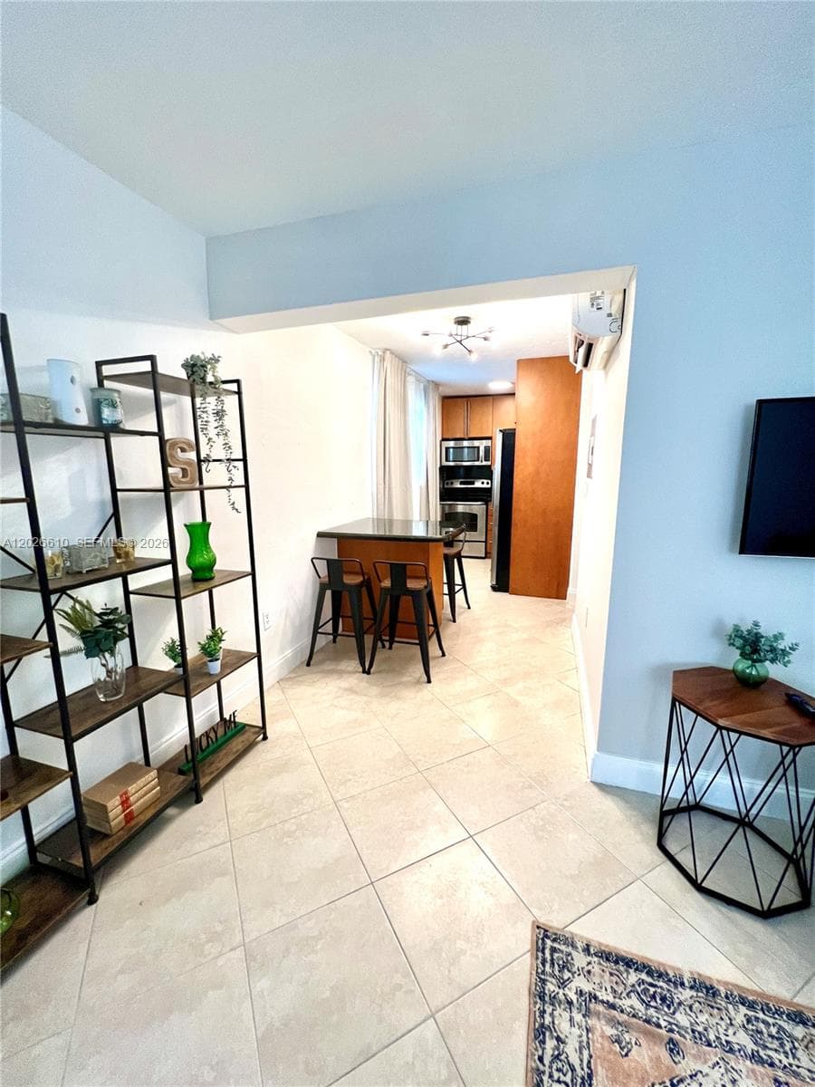 A12026610 — Miami Beach — 5