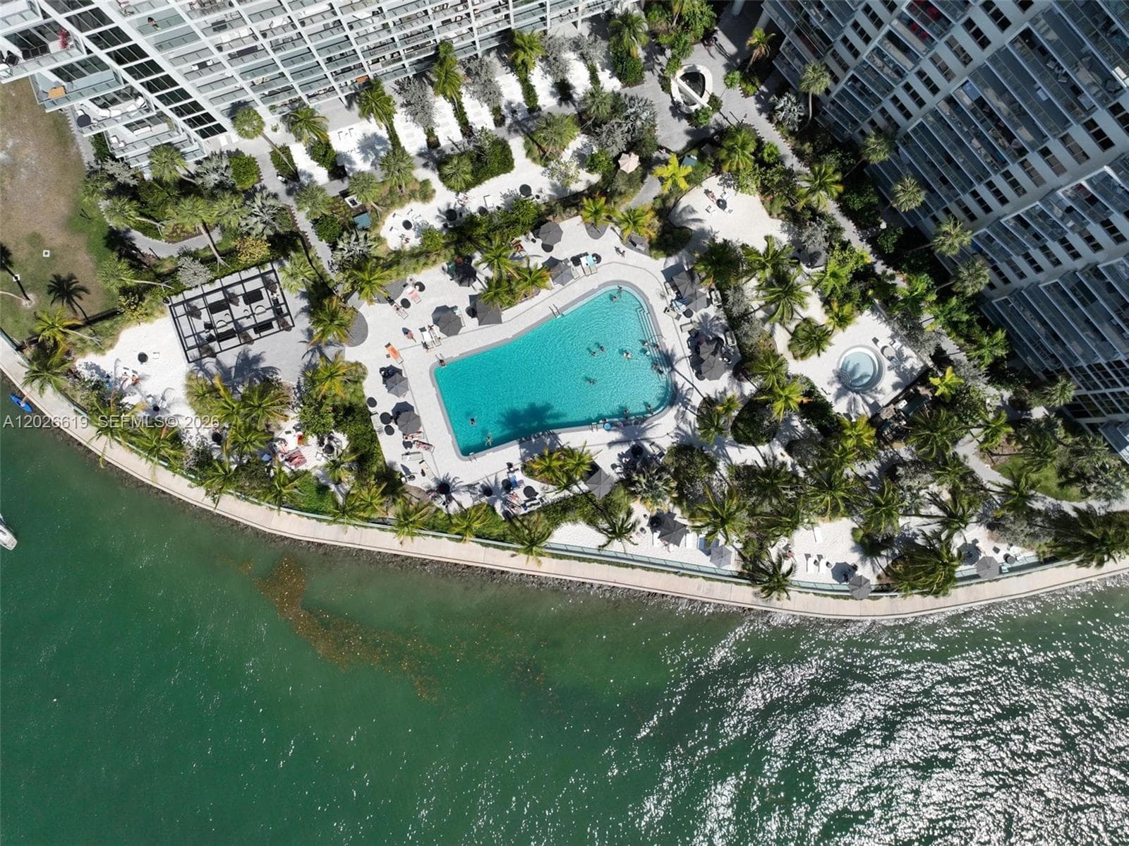 A12026619 — Miami Beach — 29