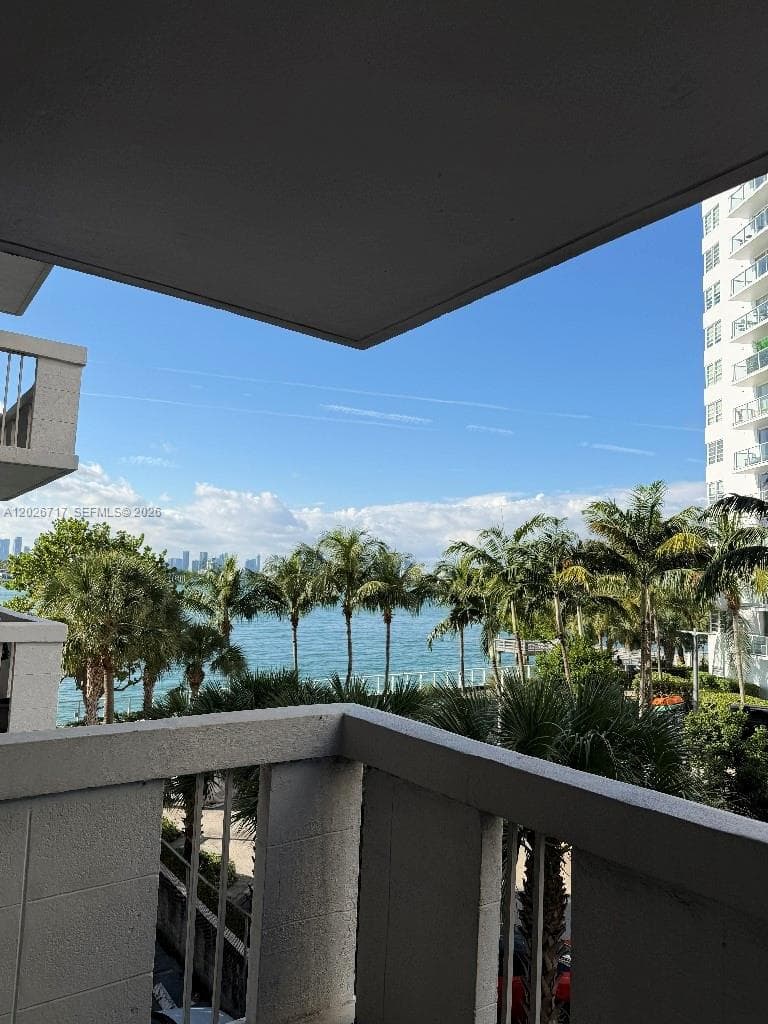 A12026717 — Miami Beach — 17