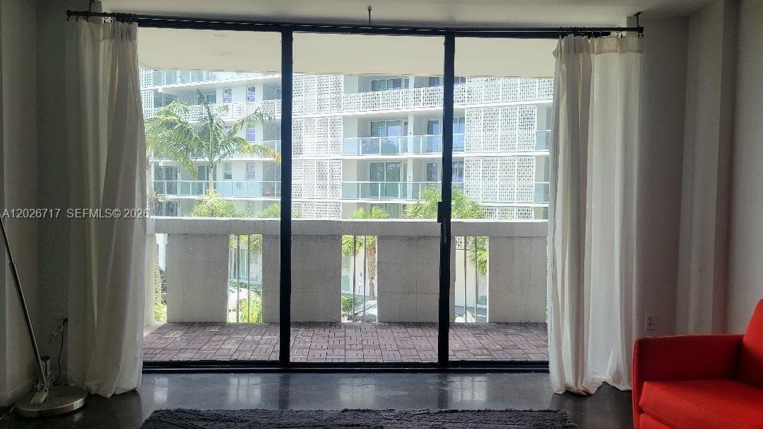 A12026717 — Miami Beach — 16
