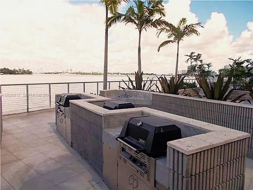 A12026717 — Miami Beach — 26