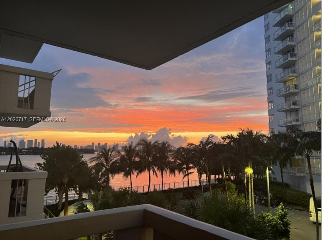 A12026717 — Miami Beach