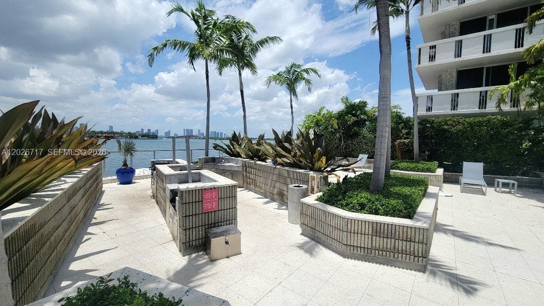 A12026717 — Miami Beach — 25
