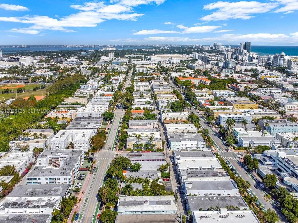 A12026735 — Miami Beach — 26