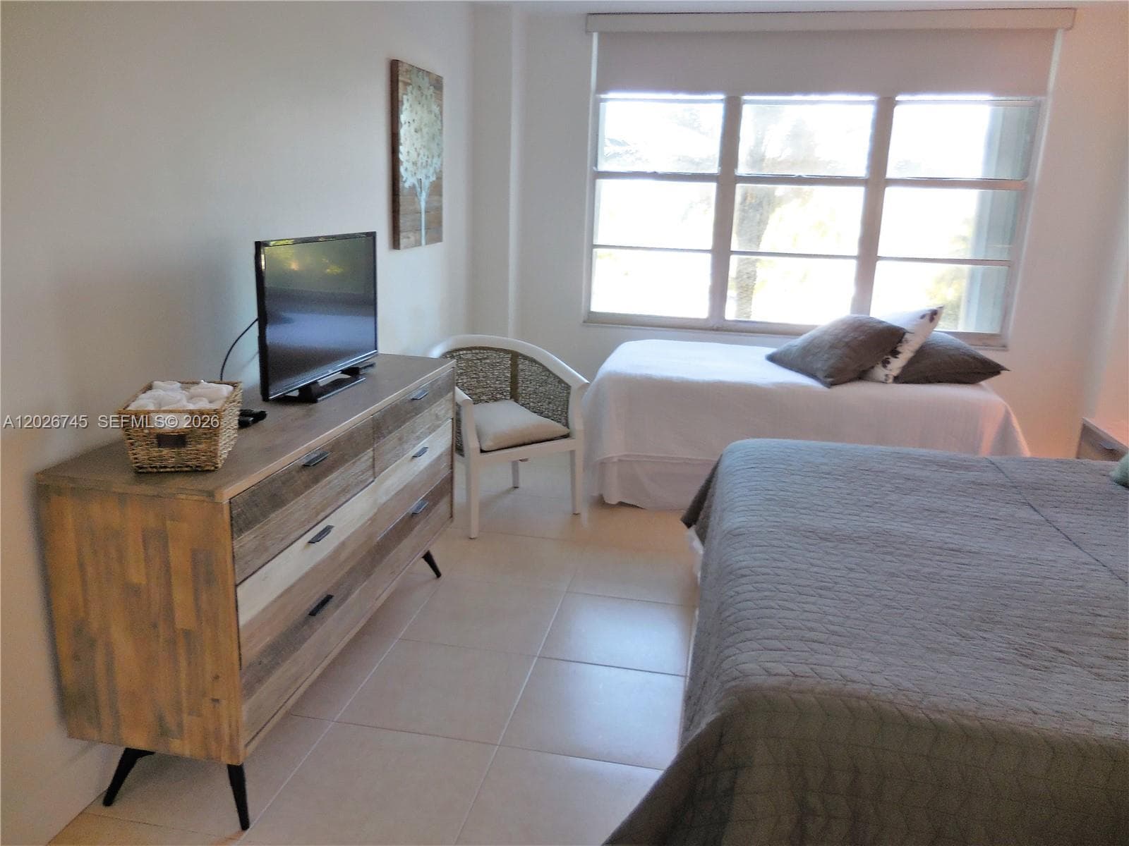 A12026745 — Miami Beach — 17