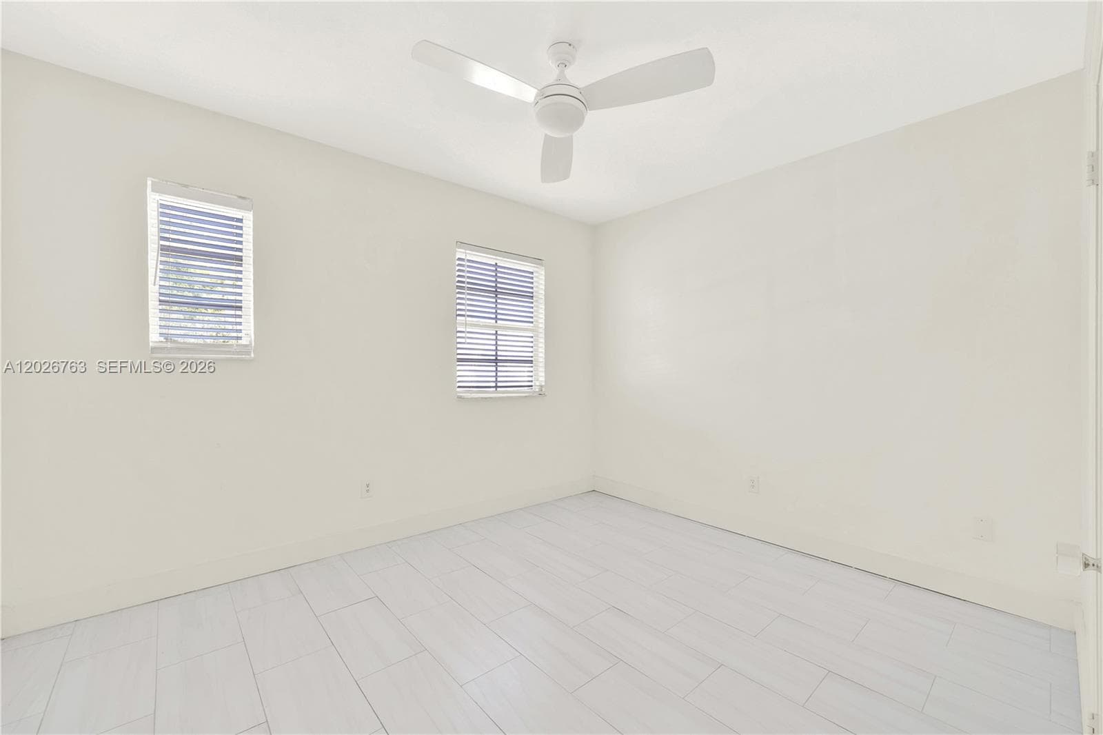 A12026763 — Miami Beach — 19
