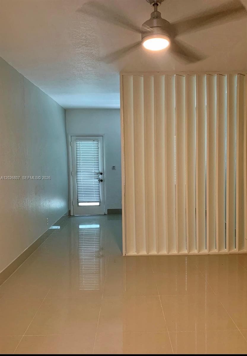 A12026807 — Miami Beach — 4
