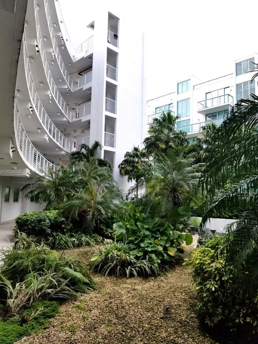 A12026826 — Miami Beach — 26