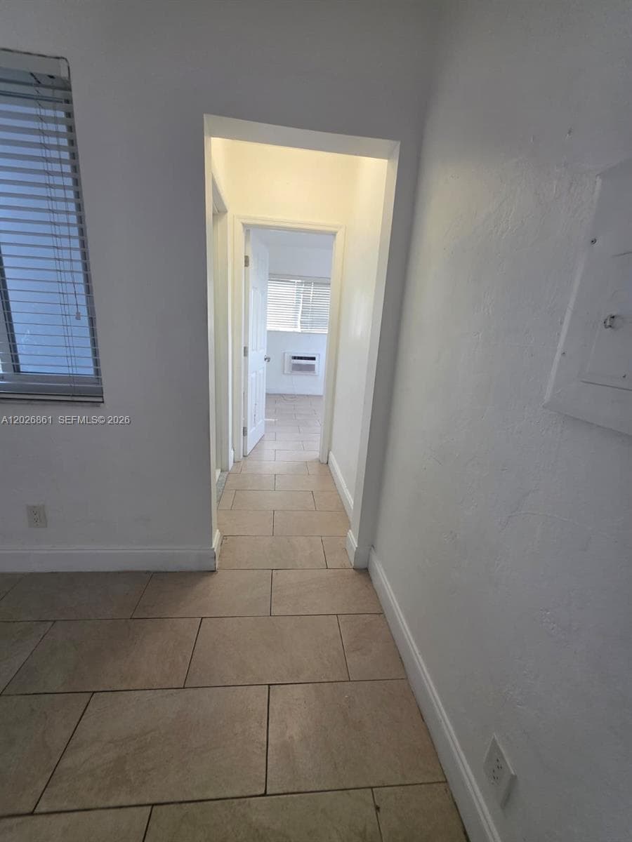 A12026861 — Miami Beach — 13