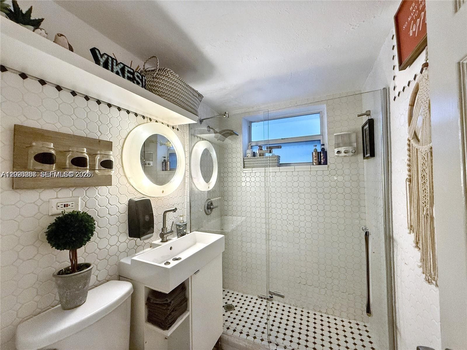 A12026867 — Miami Beach — 9