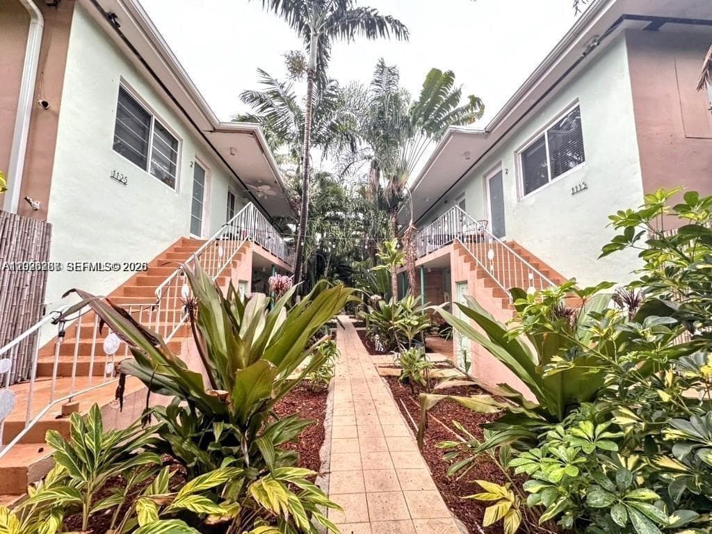 A12026867 — Miami Beach — 18