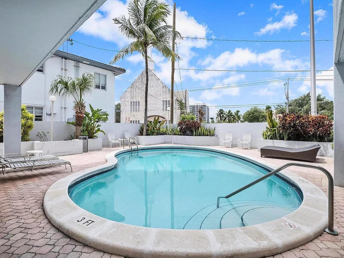 B26033857 — Miami Beach — 2