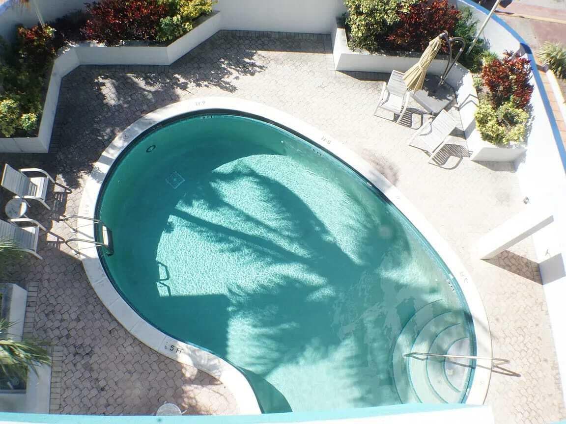 B26033857 — Miami Beach — 22