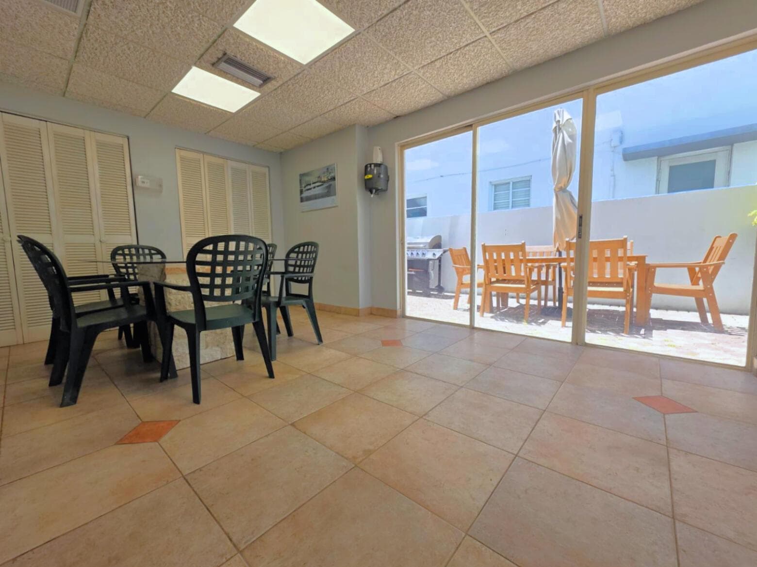 B26033857 — Miami Beach — 20