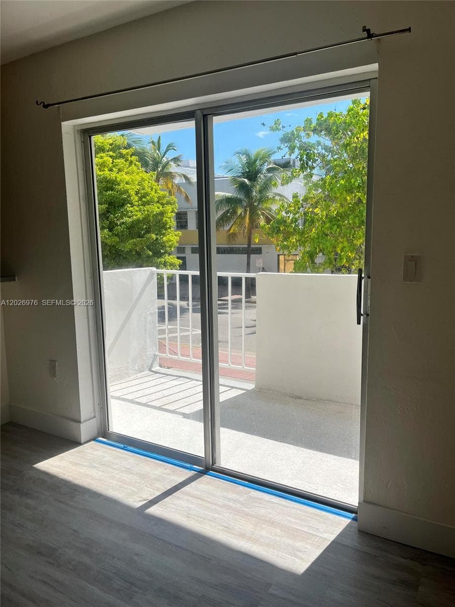 A12026976 — Miami Beach — 7