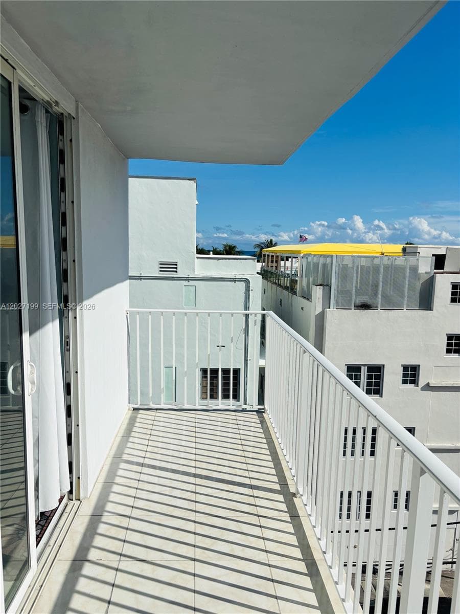 A12027199 — Miami Beach — 16