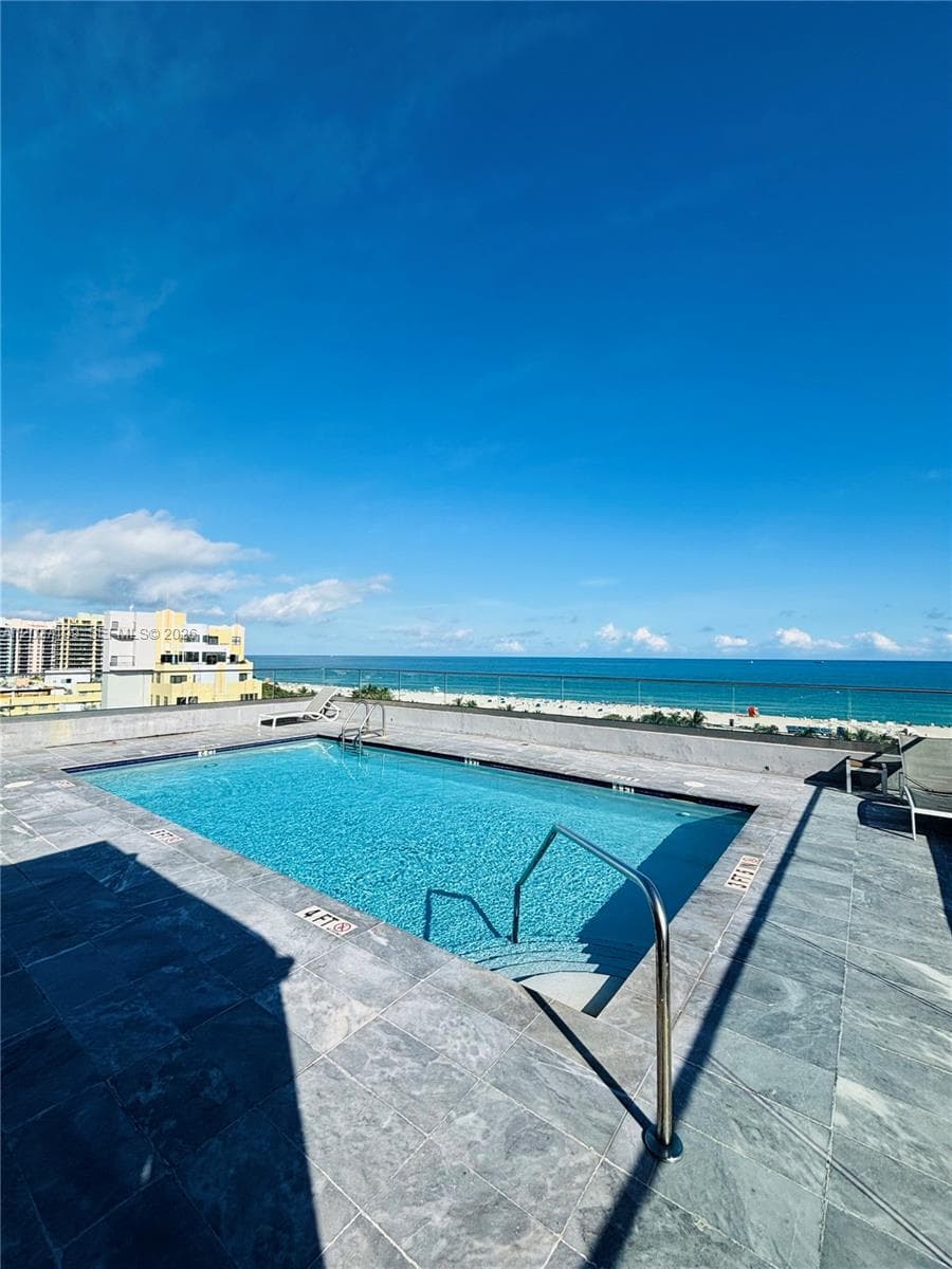 A12027199 — Miami Beach — 19