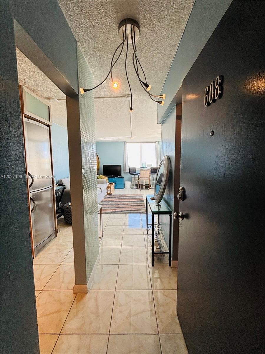 A12027199 — Miami Beach — 4