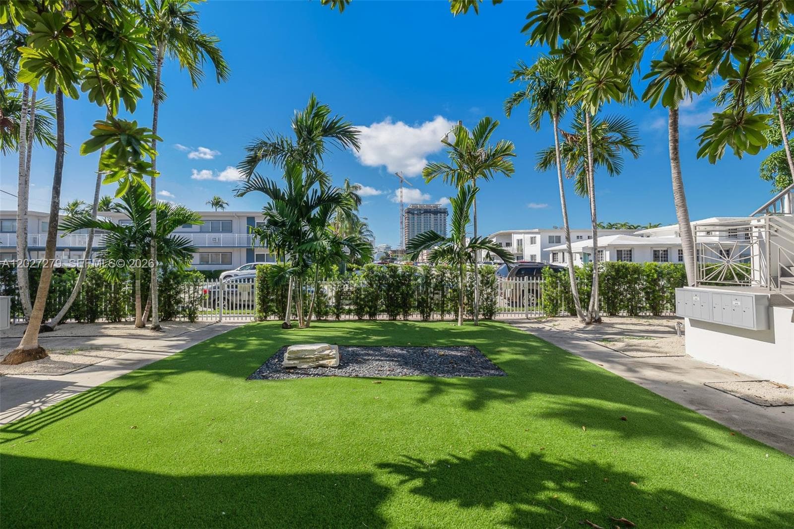 A12027279 — Miami Beach — 24