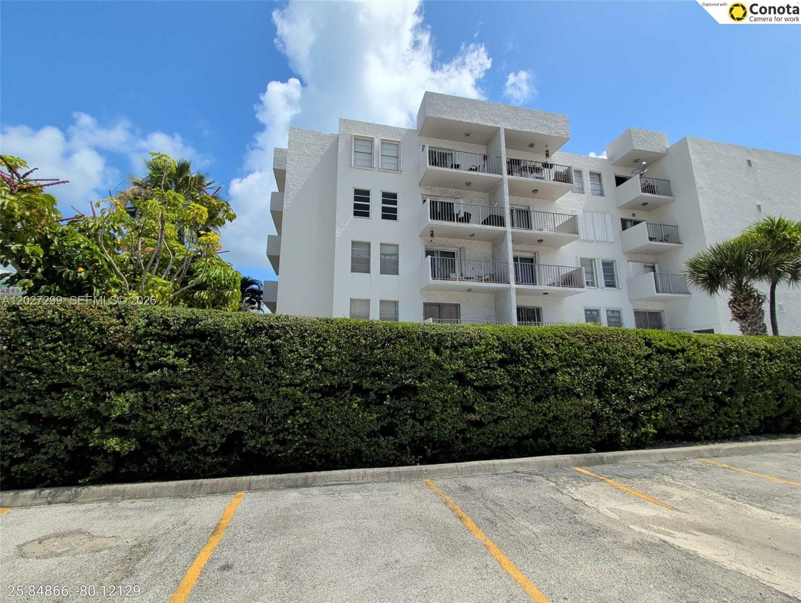 A12027299 — Miami Beach — 2