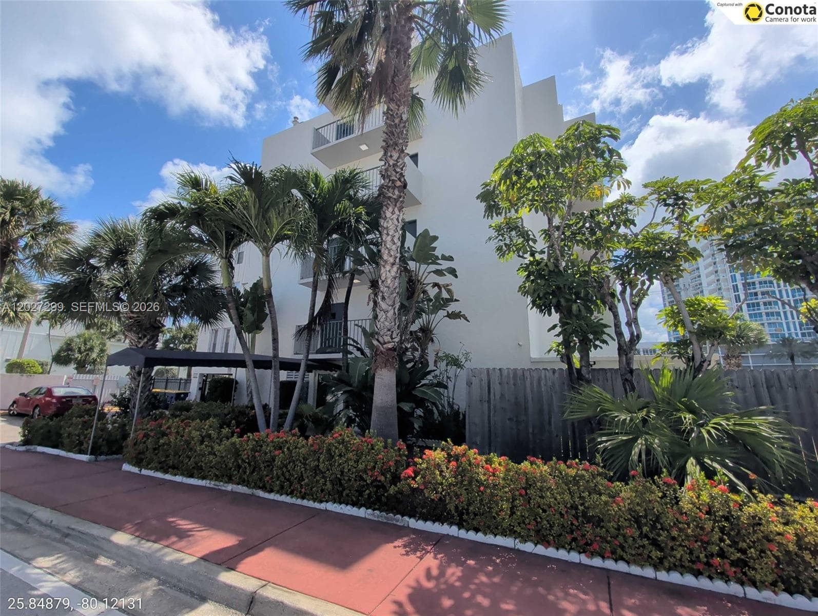 A12027299 — Miami Beach