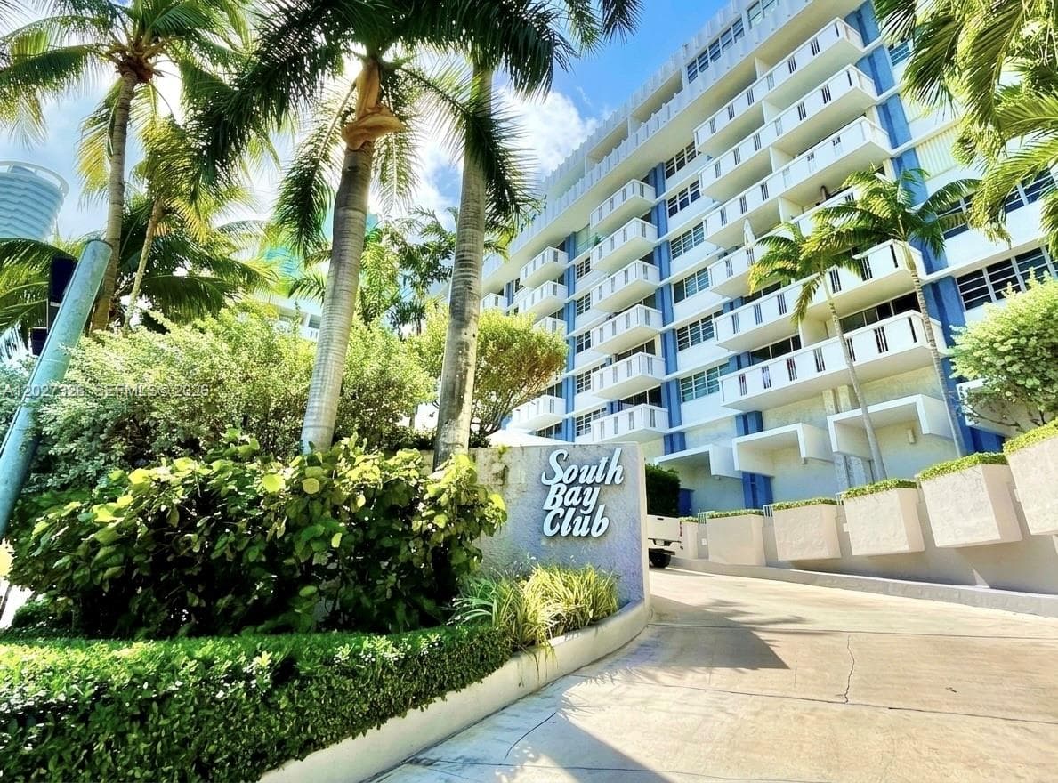 A12027326 — Miami Beach — 2