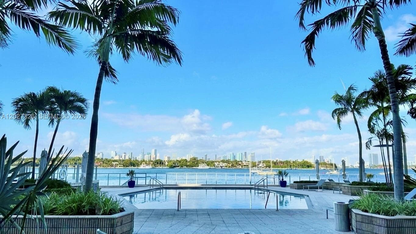 A12027326 — Miami Beach