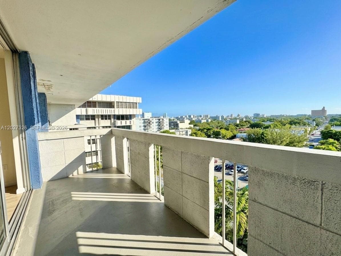 A12027326 — Miami Beach — 9