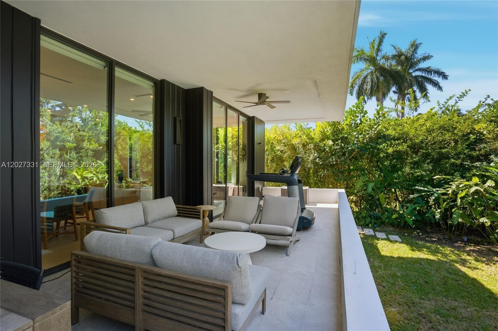 A12027331 — Miami Beach — 44