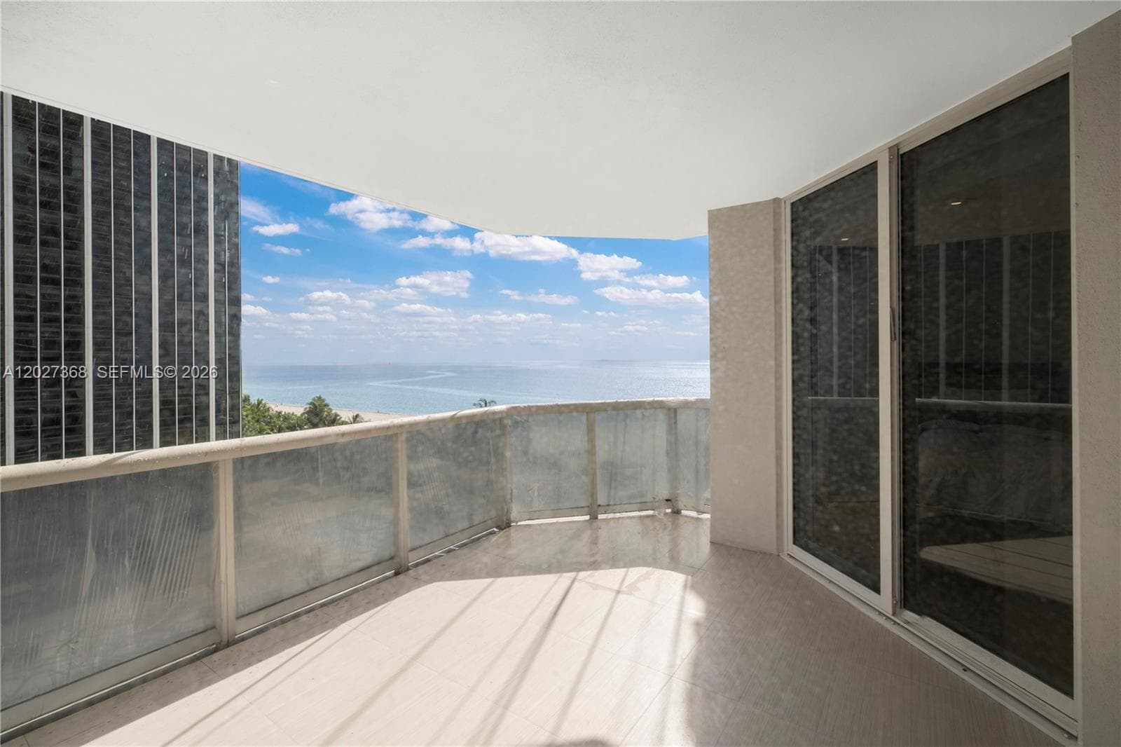 A12027368 — Miami Beach — 17
