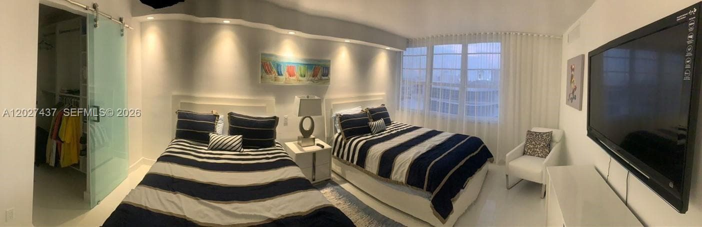 A12027437 — Miami Beach — 2
