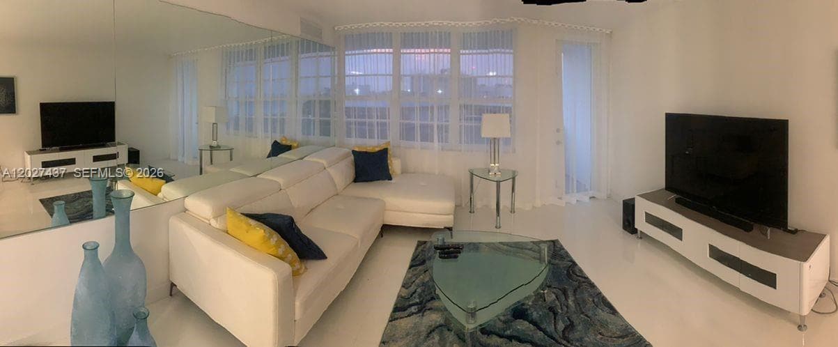 A12027437 — Miami Beach — 6