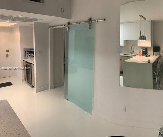 A12027437 — Miami Beach — 3